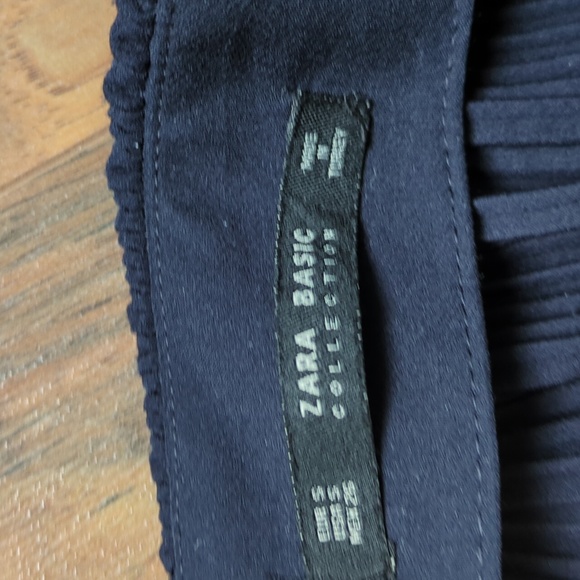 Zara pleated navy skirt - Picture 2 of 2